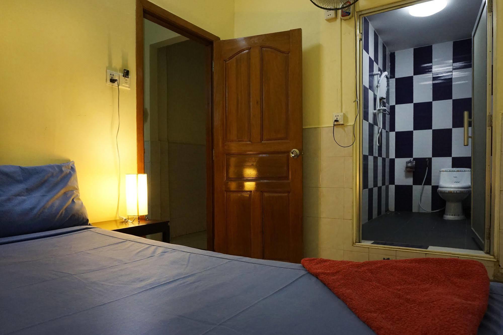 Riverside Backpackers Phnom Penh Exterior foto