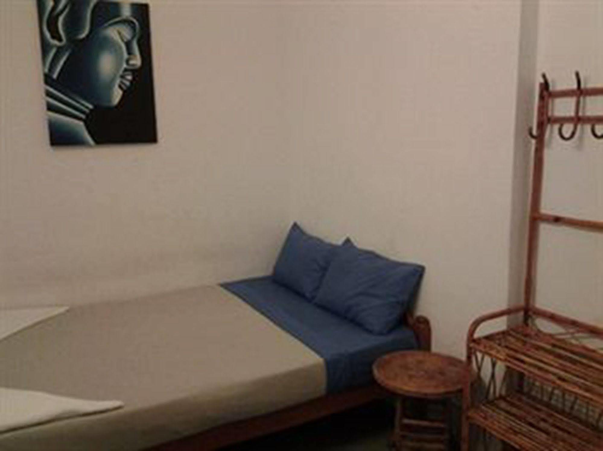 Riverside Backpackers Phnom Penh Exterior foto