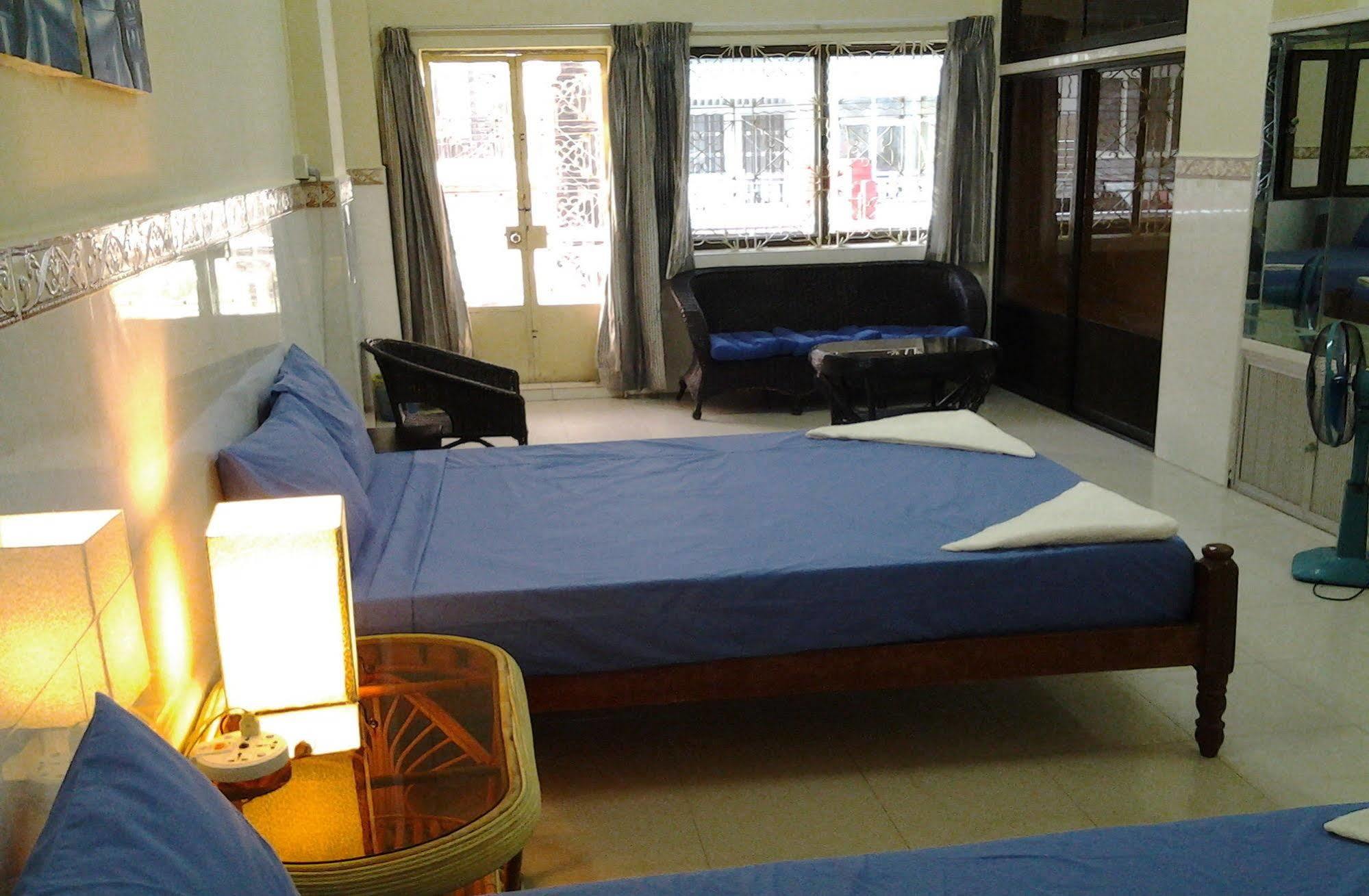 Riverside Backpackers Phnom Penh Exterior foto
