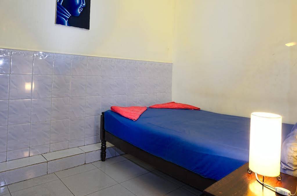 Riverside Backpackers Phnom Penh Exterior foto